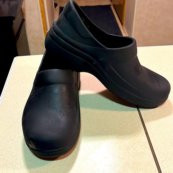 Crocs Black Work Clogs Neria Pro2 Slip Resistant Rubber Shoes Women’s 11 W. - Picture 3 of 4